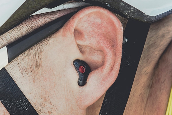 Gehörschutz von Neuroth im Ohr