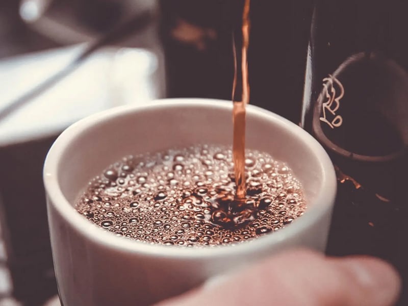 Geräusch der Kaffeemaschine bewusst wahrnehmen
